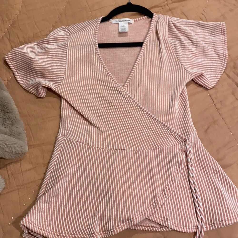 V-neck mock-wrap/tie